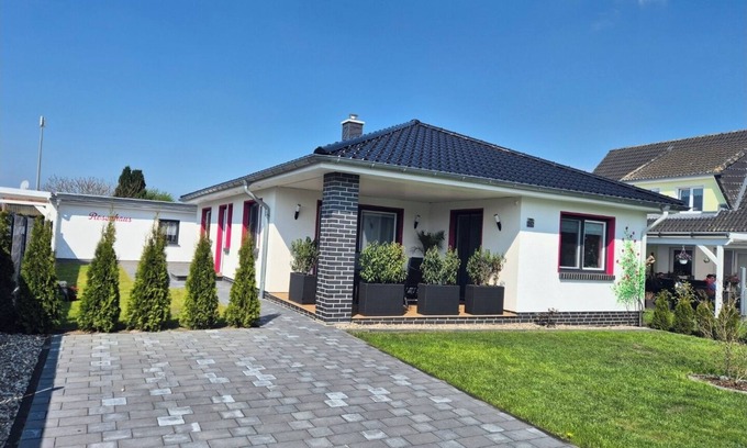 Saal Casa | Welcome to the "Rosenhaus🌹" directly by the forest, Baltic Sea and Bodden coast, barrier-free