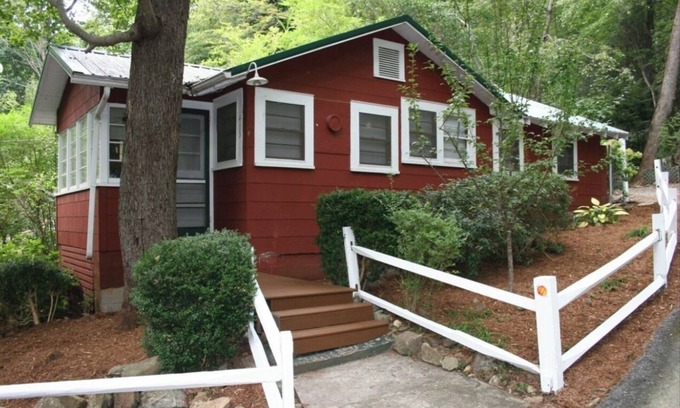 Chimney Rock Cabina | Welcome Back! Cozy Cabin in Chimney Rock! Short walk to town!