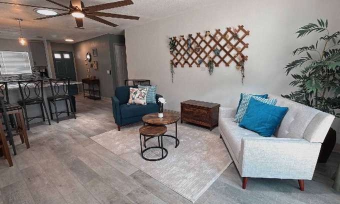 Oak Ridge Casa | Welcome, cozy 3-bedroom, 2-bath home just minutes from world-famous theme parks,