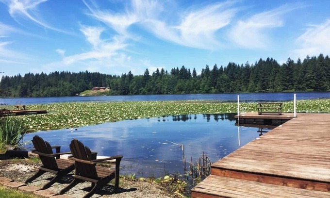 Eatonville Casa | Propiedad frente al lago! Muelle privado! Cerca del monte Rainier y NW Trek Wildlife Park