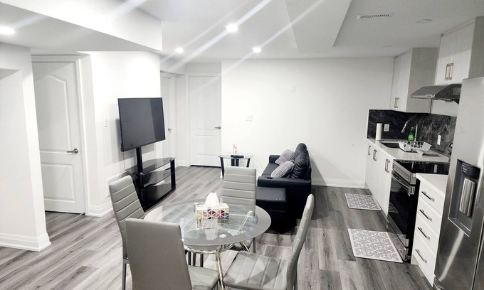 Brampton Apartamento | Welcome Home- 2 BR Basment suite