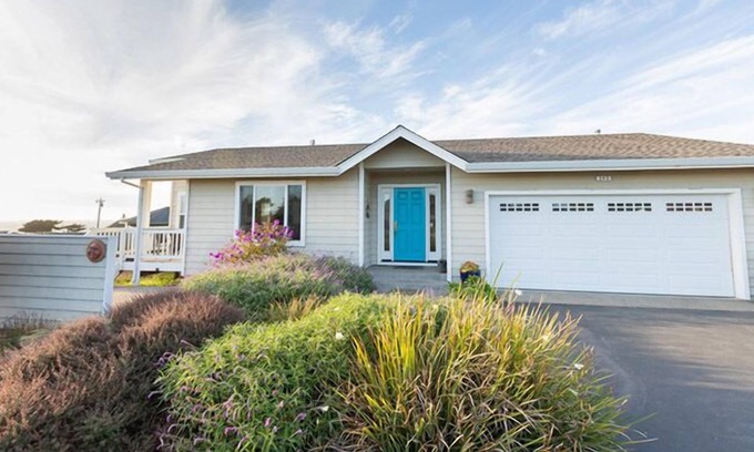 Sereno del Mar Casa | Welcome Home - Pet friendly** Coastal home with spanning ocean views