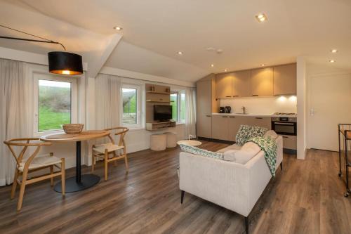 Municipality of Veere Complejo | Welcome in - Vakantiewoningen in het centrum met balkon - Langstraat 5 Zoutelande