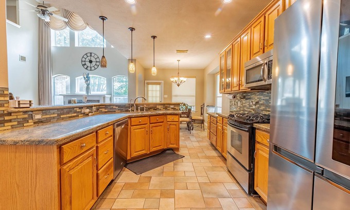 Atascocita Casa | Welcome Insurance Stays! Charming 4-bedroom house with Heated Pool.