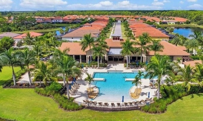 Naples Casa | WELCOME! Luxury House w/Pickleball, Beaches, Marco Island, and Golf, & 5th Ave