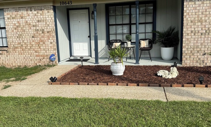 Pensacola Casa | Welcome t Sunrise Cottage nLocated just minutes from beautiful beach & downtownn