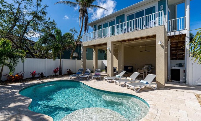 Mid Island Casa | Welcome to 5545 Palmetto Street All NEW! Just Built! Book It NOW! home