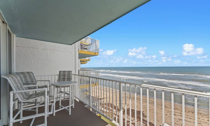New Smyrna Beach Condominio | Welcome to 619B at Smyrna Beach Club, charming 2-bedroom, 2-bathroom at coveted SBC!