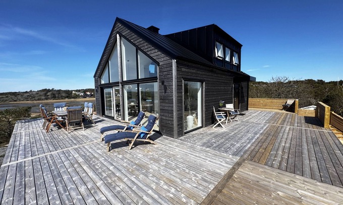 Vastra Frolunda Casa | Welcome to a charming holiday home in Västra Frölunda |SE08083