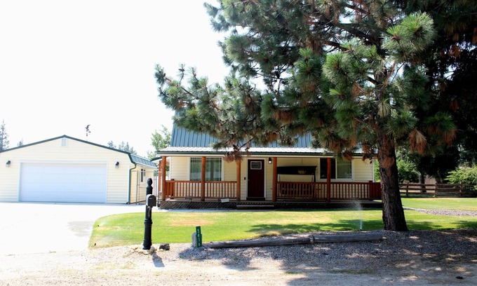 Florence Casa | Welcome to BarnRoots a Cozy Family sized house, bring your friends