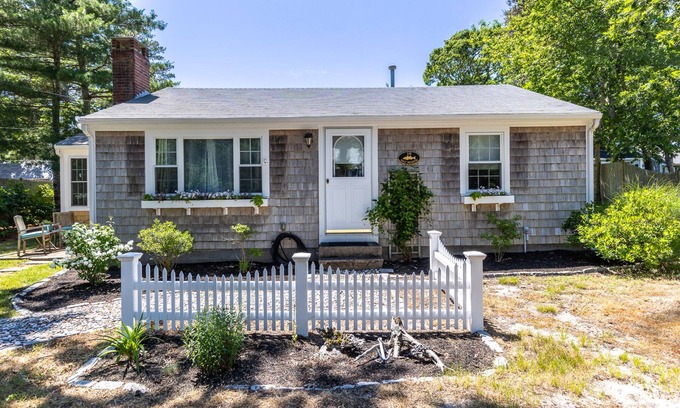 West Dennis Casa | Welcome To Beach Bungalow - Close to South Village Beach