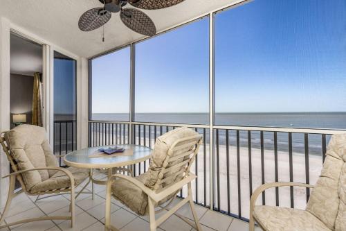 Fort Myers Beach Apartamento | Welcome to Beach Villa's # 602 Vacation Rental - 250 Estero Blvd condo