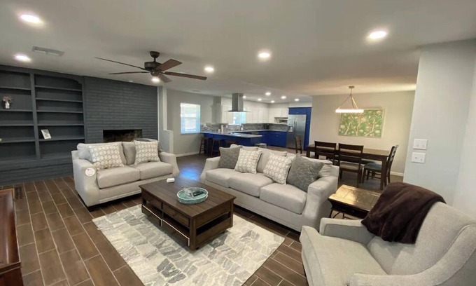 Oklahoma City Casa | Welcome to Camelot! This home is in a quiet neighborhood close to OKC activity.