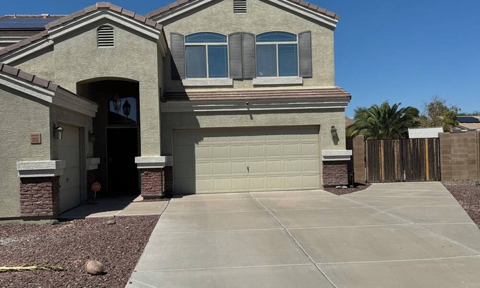 Casa Grande Casa | Welcome to Casa DeAgoro, a beautiful house to rent in a quiet neighborhood.