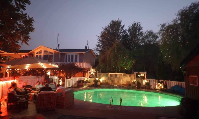 Campbellford Casa | Welcome to Casa Getaway. Adults only 35+. Secluded country retreat.