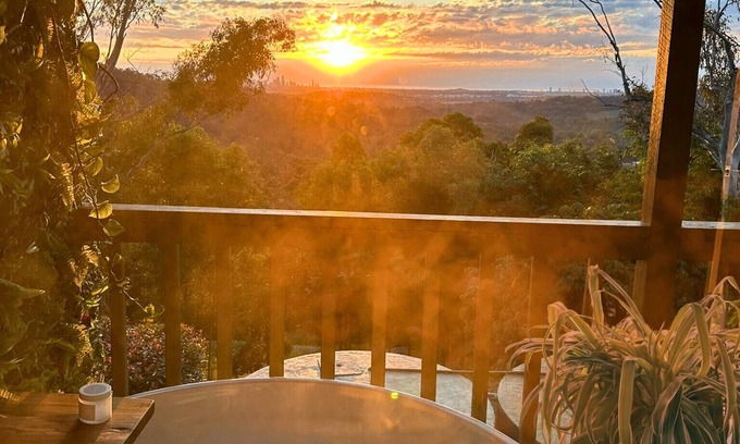 Mudgeeraba Cabina | Welcome to Cockatoo Cabin at Nebesa Nature Retreat