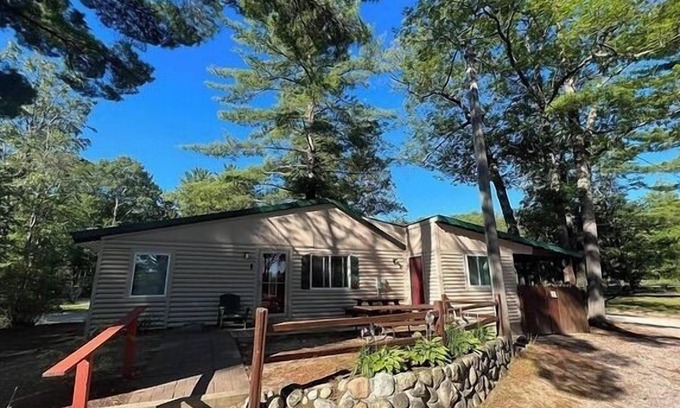 Gaylord Cabina | Welcome to Cottage 1 at Heart Lake Resort!