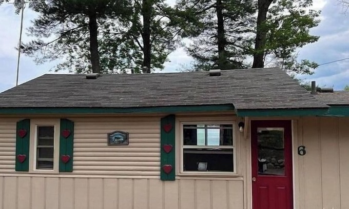 Gaylord Cabina | Welcome to Cottage 6 at Heart Lake Resort!