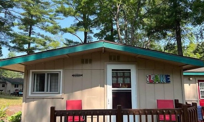 Gaylord Cabina | Welcome to Cottage 7 at Heart Lake Resort!