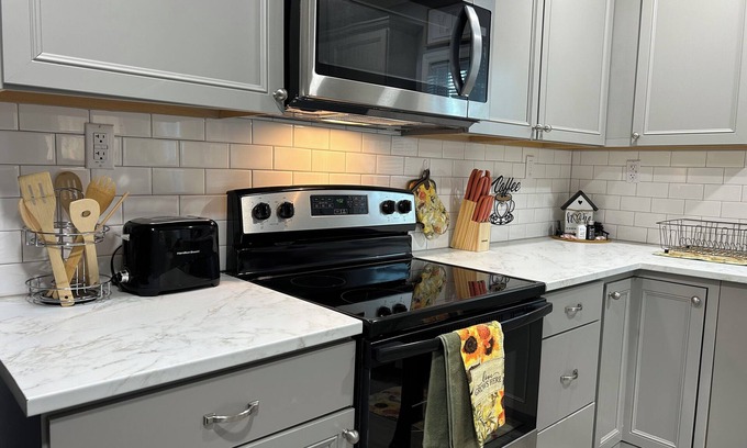 Battleboro Casa | Welcome To Cozy Living! Peaceful & Simple 7 mins to NC Wesleyan 15min to R.Mount