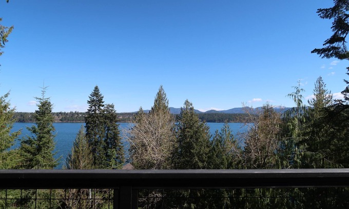 Hayden View Estates Casa | Welcome to Doe Run! 3-bedroom 2-bathroom lake house.