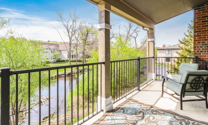 Fontana-on-Geneva Lake Condominio | Welcome to Down by the Lake-Abbey Villa!