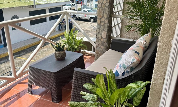 Central Apartamento | Welcome to El Nido! A perfect 2 BR Apartment steps to the beach!