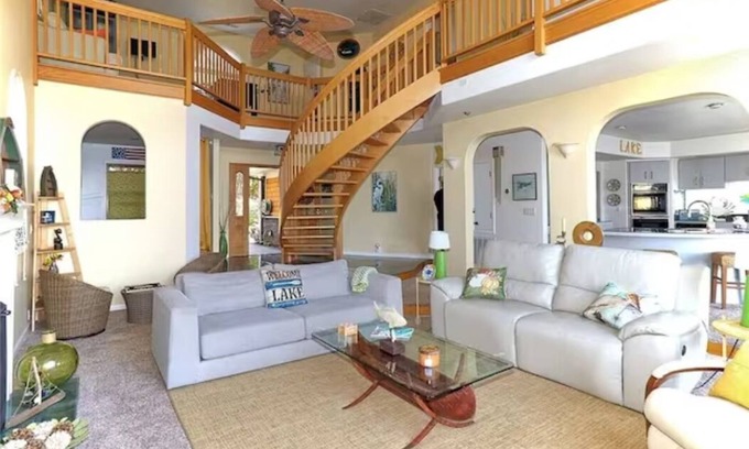 Glenhaven Casa | welcome to Glenhaven House at the Narrows.”