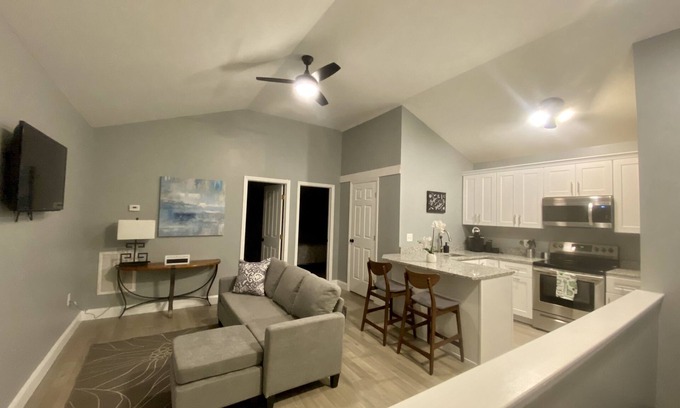 Wade Hampton Apartamento | Welcome to Greenville’s Brand New Modern, Cozy apartment .