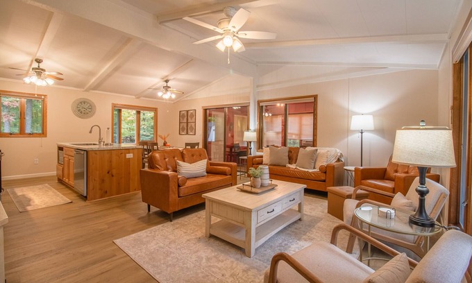 Danbury Casa | Welcome to Hanscom Hideaway! Cozy 3-bedroom house