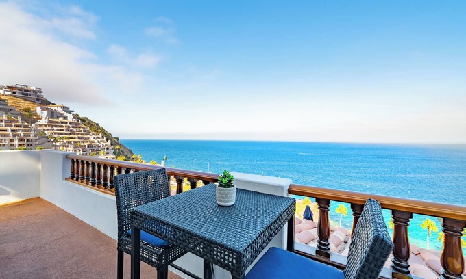 Avalon Condominio | Welcome to Haven: a Premium Hamilton Cove Getaway! Only 21 Steps + Golf Cart