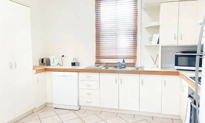 Wagga Wagga Apartamento | Welcome to Illyari: Your Charming Red Brick Retreat in Wagga's CBD!