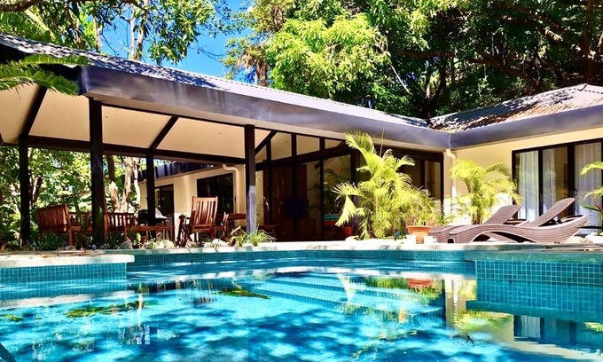 Sámara Casa | Welcome to Jingle Jangle Jungle - Casa Izquierda - Steps to town and beaches