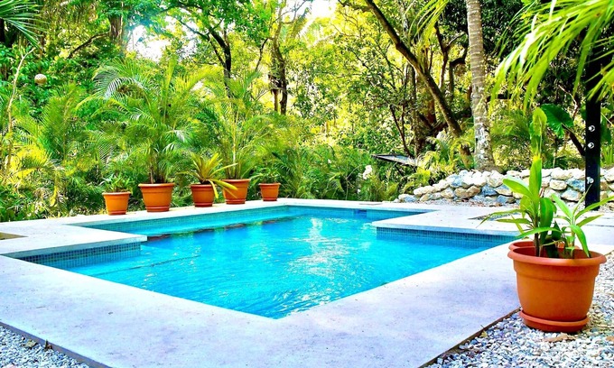 Sámara Casa | Welcome to Jingle Jangle Jungle - steps to town and 3 incredible beaches