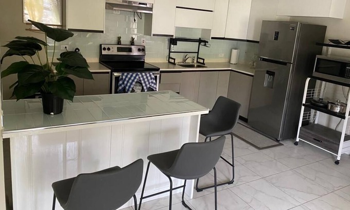 Beverly Hills Apartamento | Welcome to Kingston's most central premium apartments, the Lofts