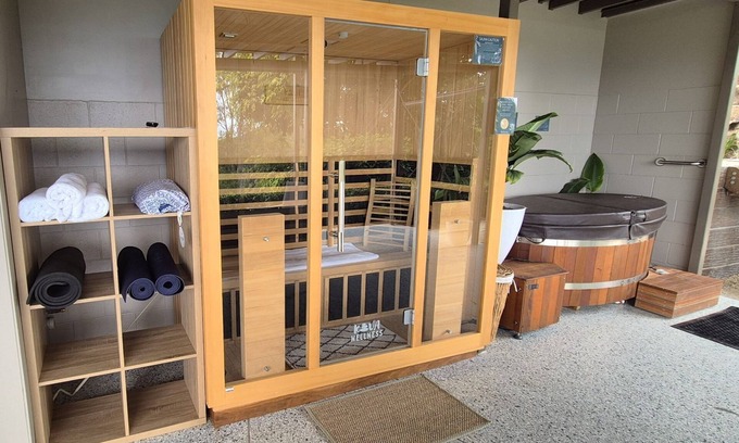 Advancetown Cabina | Welcome to Kookaburra Cabin at Nebesa Nature Retreat