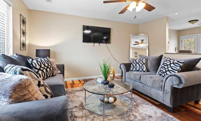 Northside Casa | Welcome to North Shore! The Entire house 4 bedroom is your home away from home