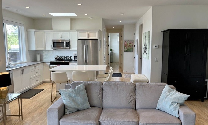 Southwest Mission Cabaña | Welcome to Ohana Okanagan! 🏖️n A 2 b/r private cottage in the Mission