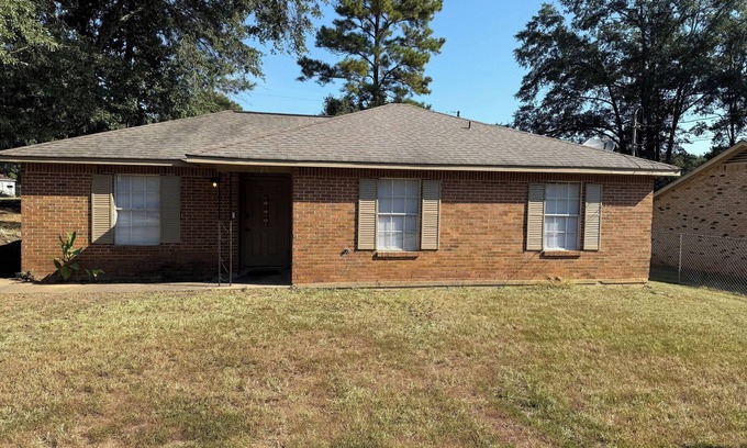 Montgomery Casa | Welcome to our 3-bedroom, 2-bath getaway just minutes from Montgomery Airport!