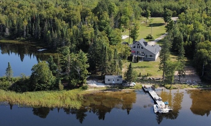 Nipissing Casa | 🏡 Welcome to our Private Oasis: Spectacular 5-Bedroom Sandy Waterfront Home 🌞🏖️