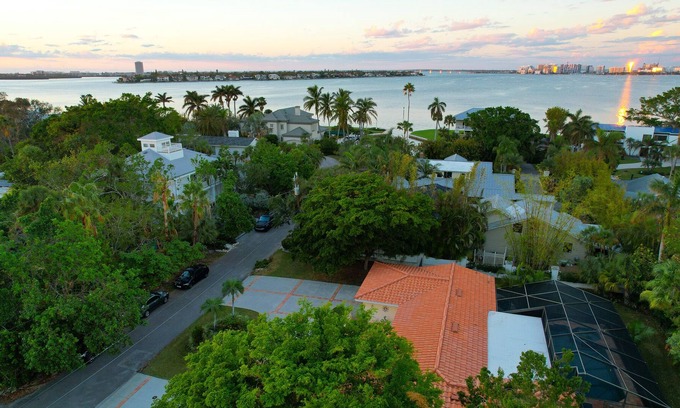 Bay Isle Casa | Welcome to Our Siesta Sunshine