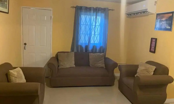 Old Harbour Casa | Welcome to our villa, enjoy the local vibes, AC, WIFI, hot water, cable.
