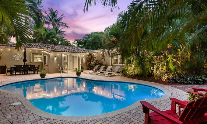 Poinsettia Heights Casa | ¡Bienvenido a Palm Terrace, un paraíso tropical con espacios amplios y privados!