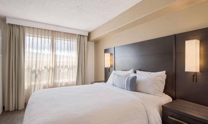 Reno/Tahoe Airport Complejo | Welcome to Paradise! 3 Breathtaking Units, Close to Nevada Historical Society!
