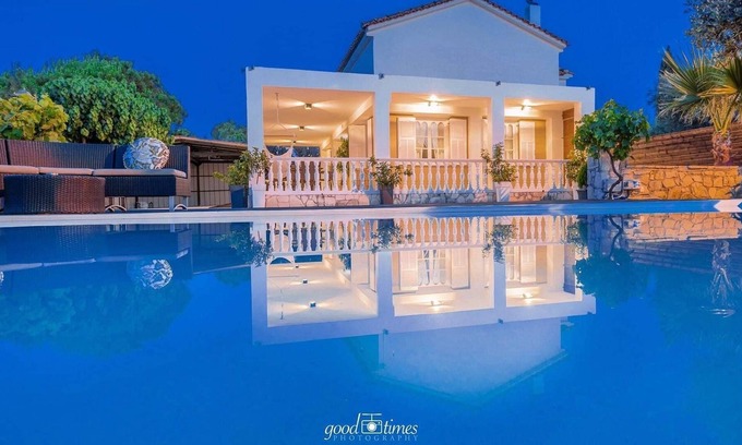 Pantokratoras Villa | Bienvenido a Pnoe Villa!