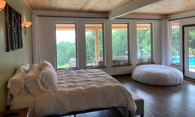 Eureka Springs Casa | Perfect fall getaway with heated saltwater pool, hot tub and Ozark views!