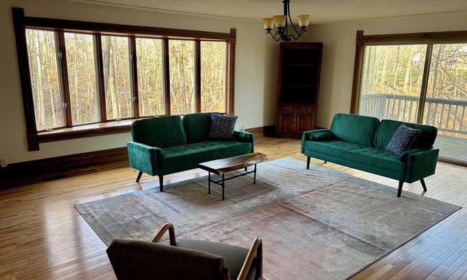 Melmore Casa | Welcome to St. John’s Hollow Retreat! Charming 3-bedroom house outside of Tiffin