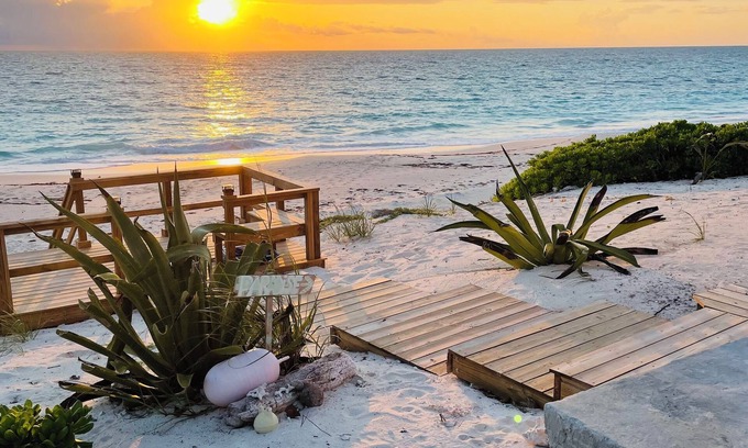 Farmer's Hill Casa | Welcome to Sugary Sands – a beautifully decorated home on a wide secluded beach!