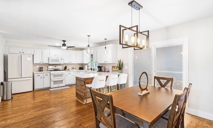 Keansburg Casa | Welcome To Sunny Side Beachfront Getaway! A Perfect Family Vacation Home!