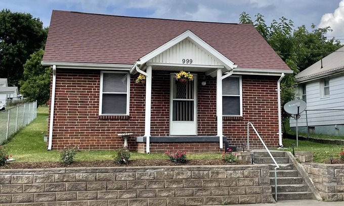 Tazewell Cabaña | Welcome to Tazewell Co. VA, home of Miss Scarlett's Riverside Cottage.